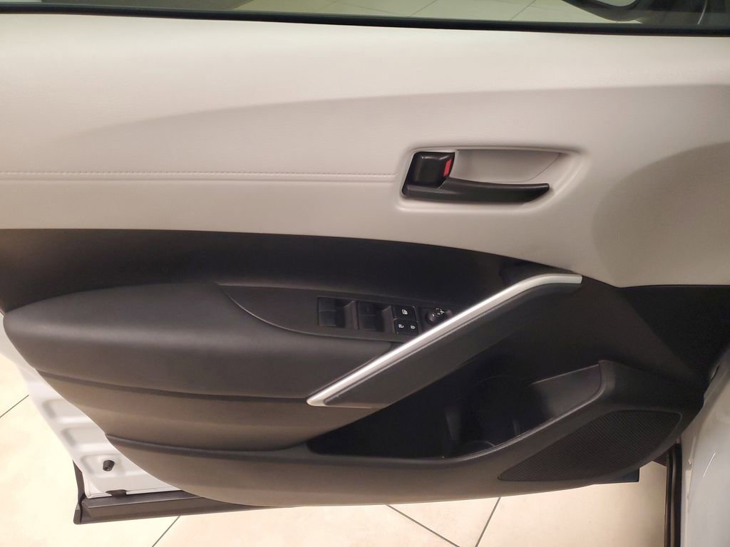 Used 2024 Toyota Corolla Cross LE w/ Moonroof Package FWD image 17