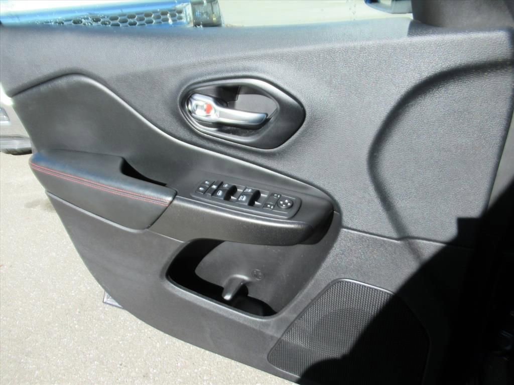 Used 2020 Jeep Cherokee Trailhawk w/ Trailer Tow Group image 27