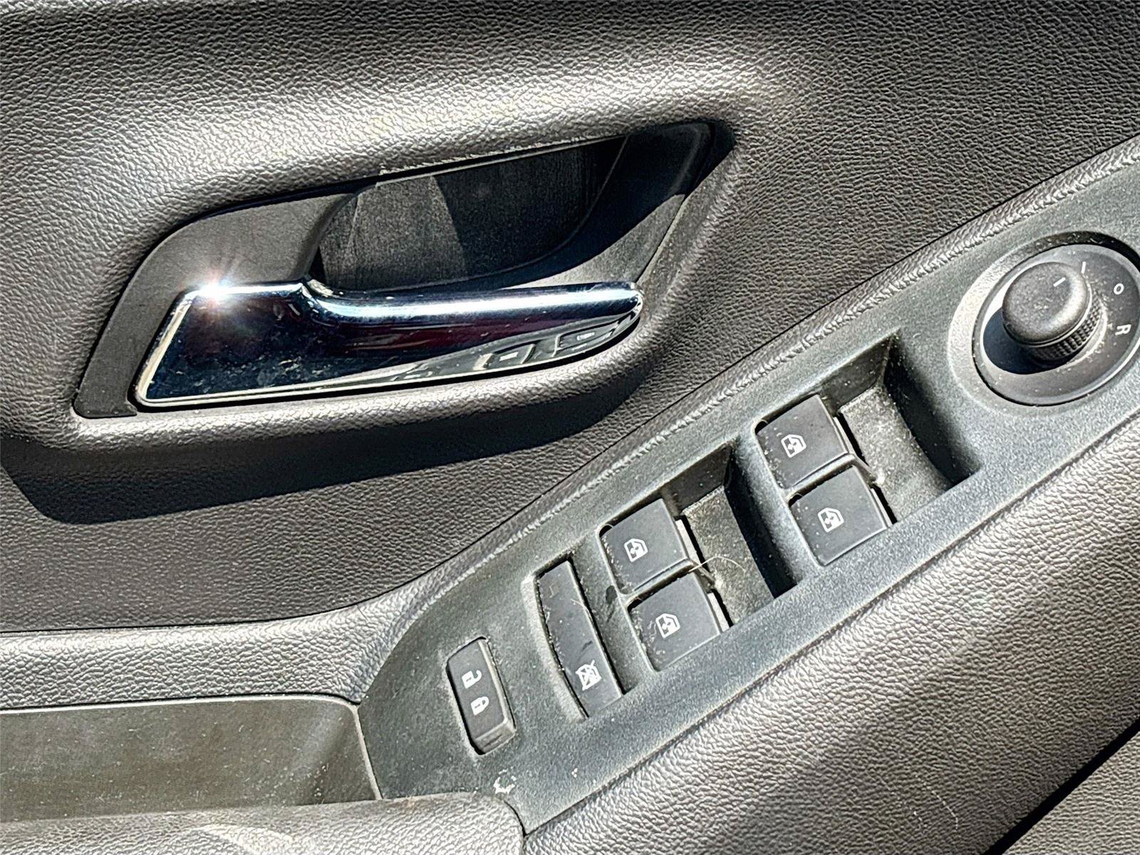 Used 2020 Chevrolet Trax LT w/ LT Convenience Package FWD image 28