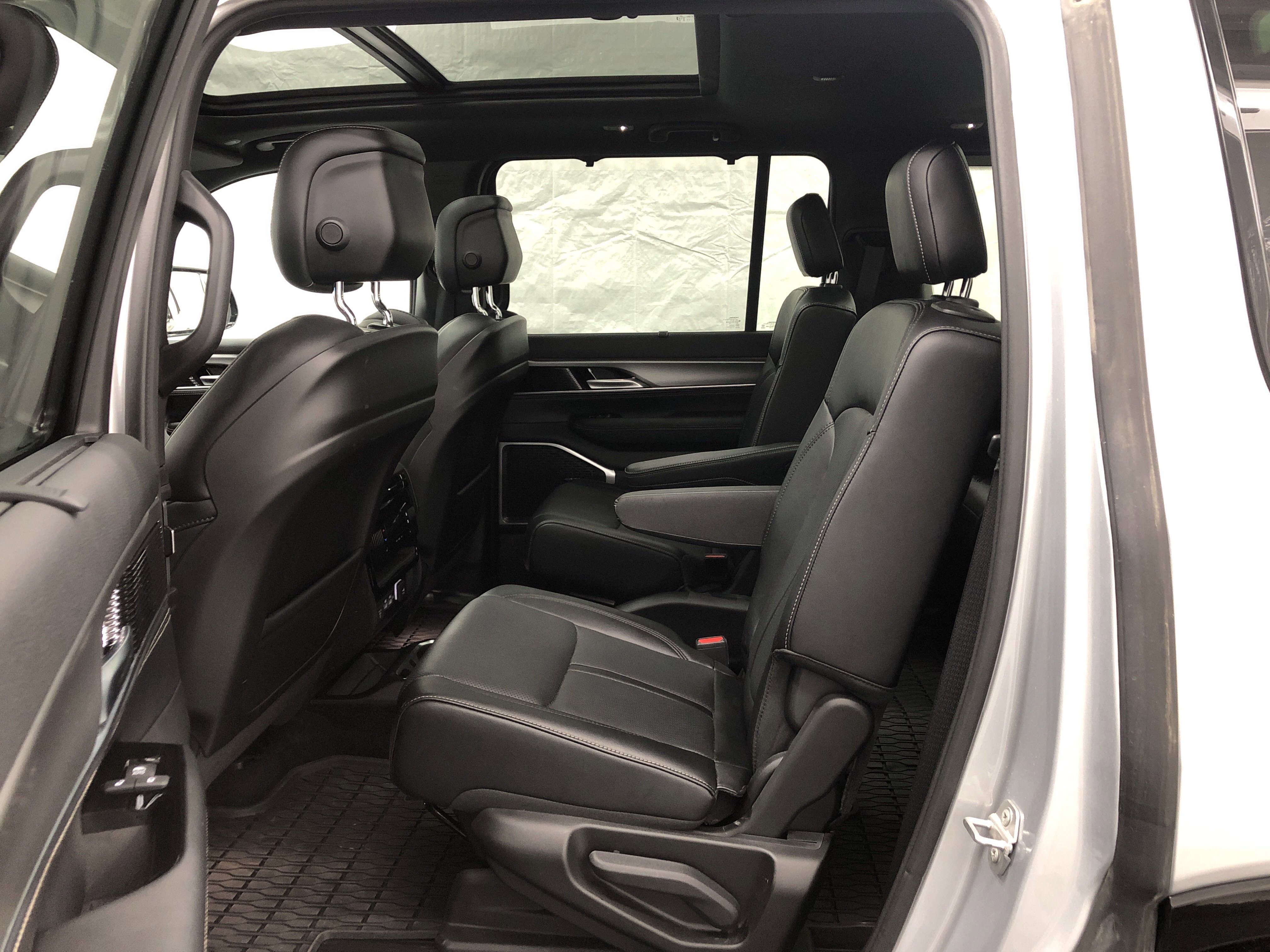 Used 2024 Jeep Wagoneer Series II w/ Convenience Group I image 9