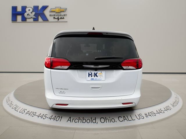 Used 2022 Chrysler Voyager LX FWD image 8