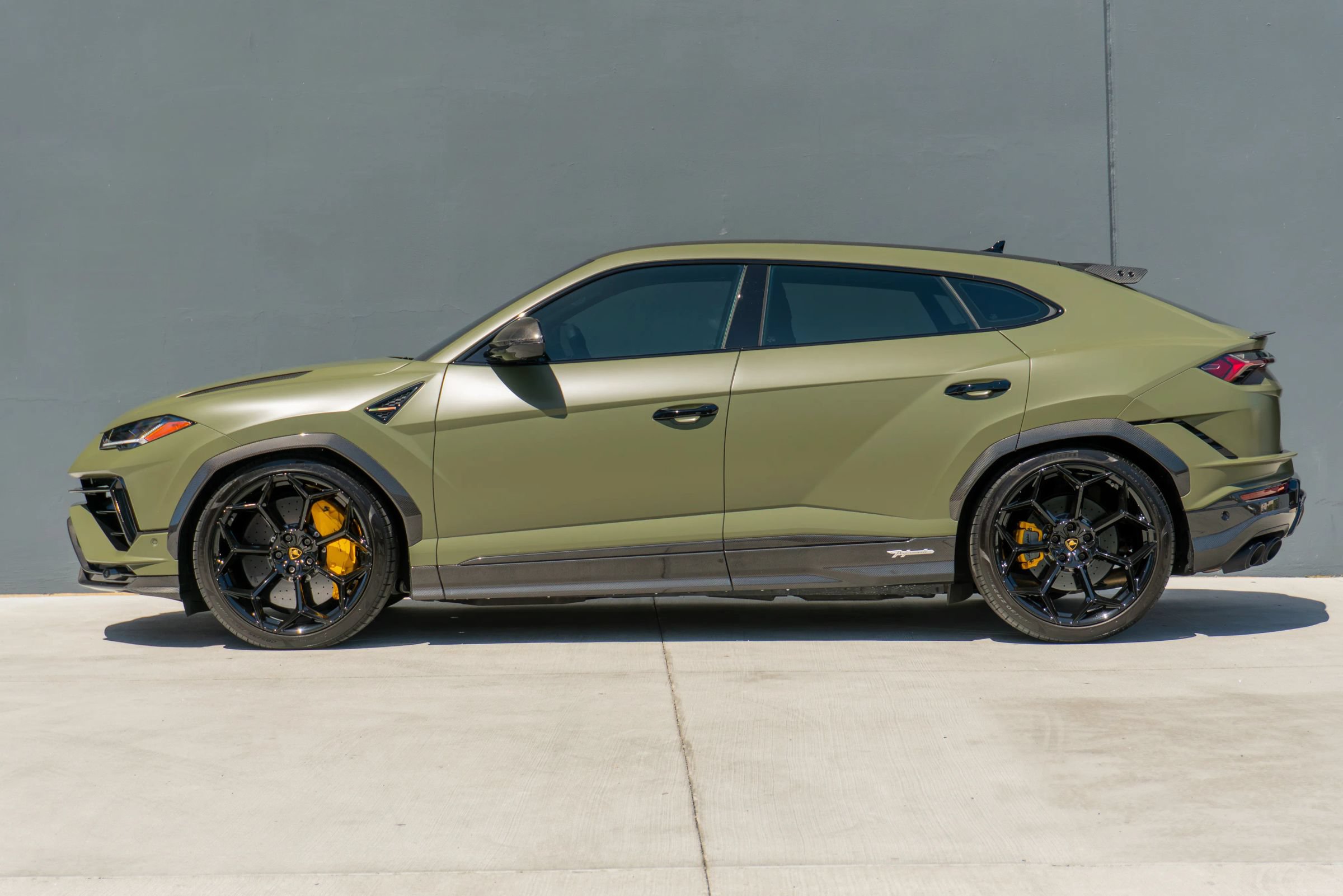 Used 2024 Lamborghini Urus Performante AWD/4WD image 2