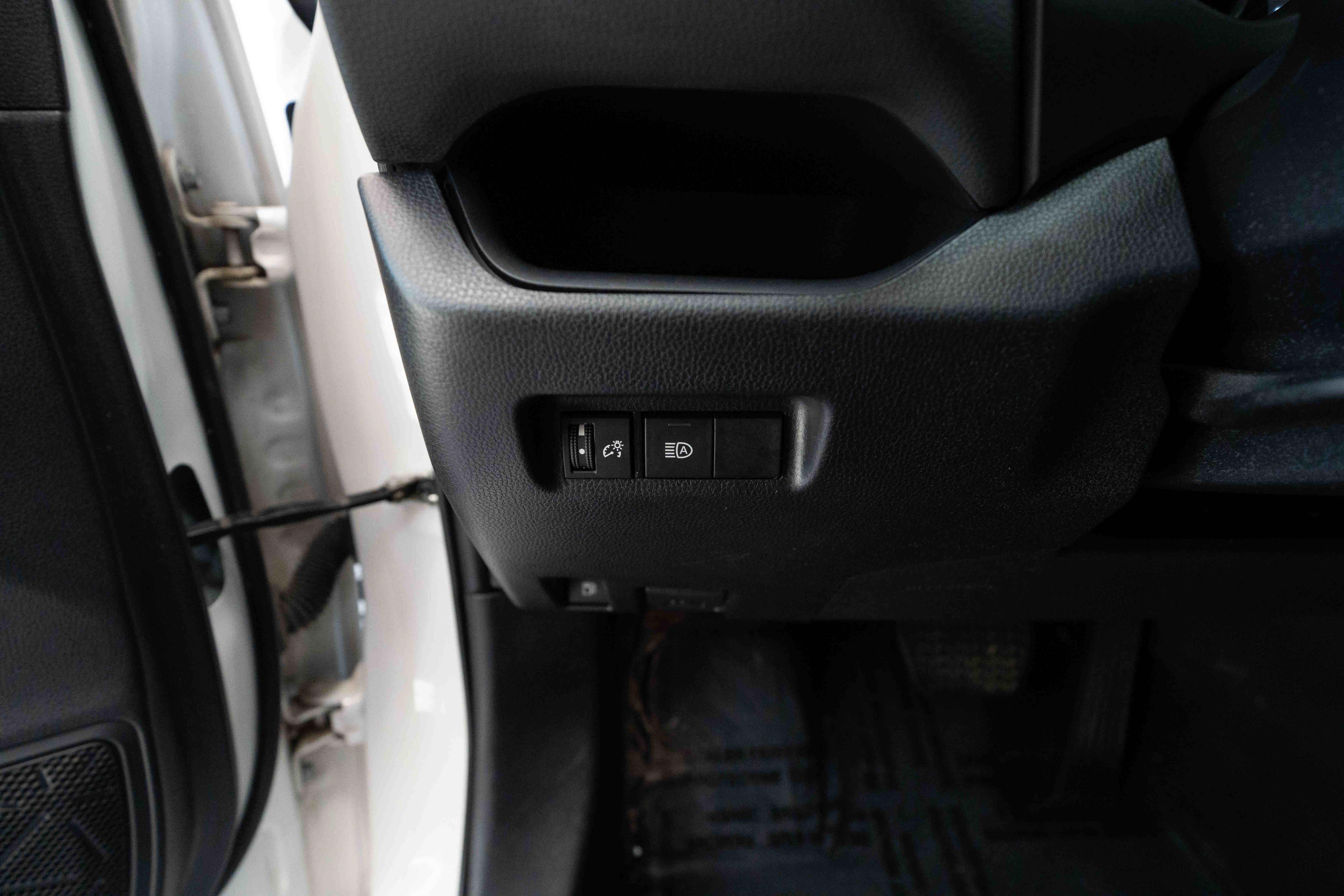 Used 2022 Toyota RAV4 LE AWD/4WD image 11