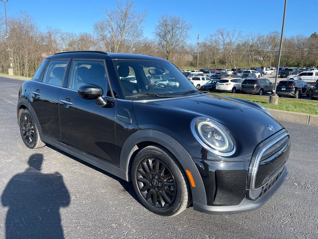 Used 2022 MINI Cooper 4-Door Hardtop image 2