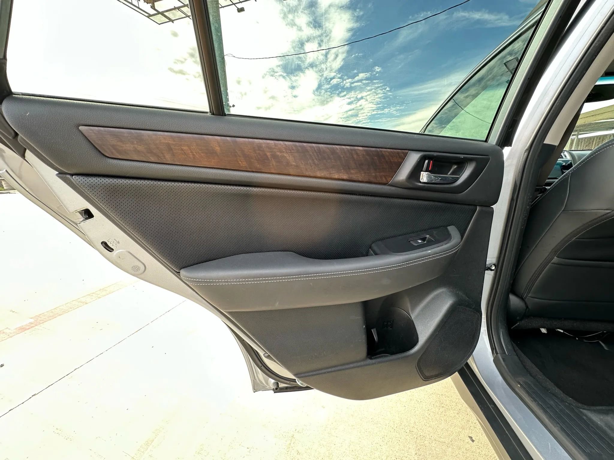 Used 2015 Subaru Outback 2.5i Limited image 21