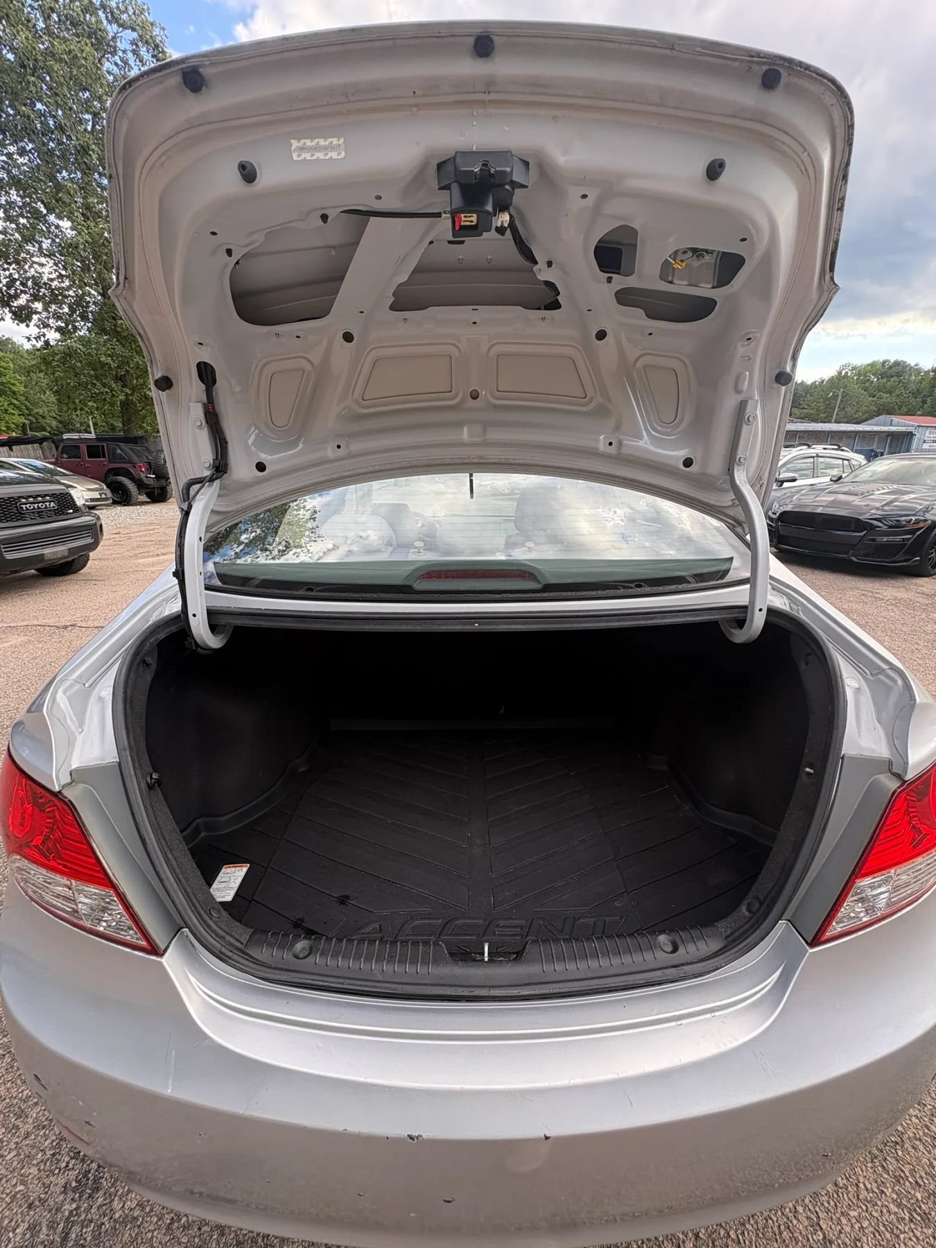 Used 2014 Hyundai Accent GLS w/ Option Group 2 FWD image 28
