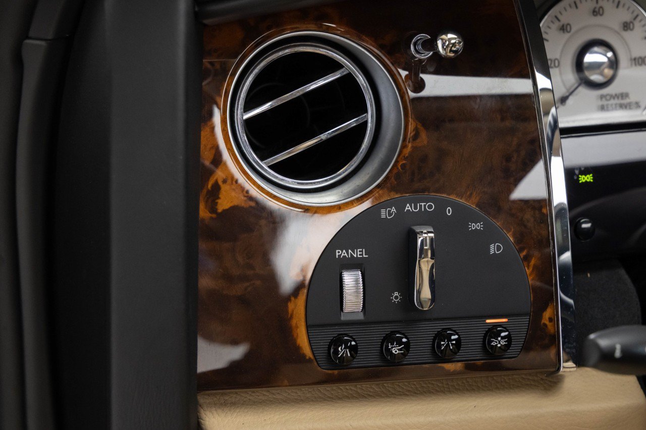 Used 2010 Rolls-Royce Ghost RWD image 40