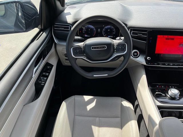 Used 2025 Jeep Wagoneer 4WD image 14