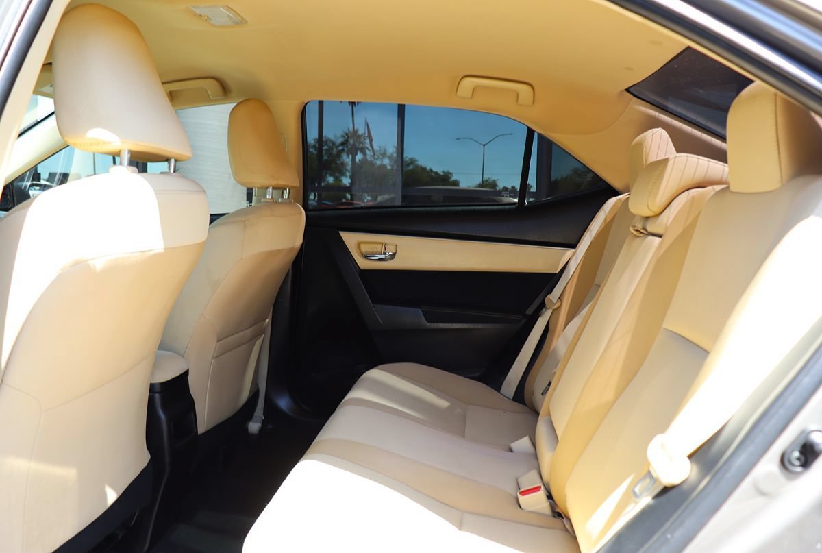 Used 2018 Toyota Corolla LE w/ Carpet Mat Package (TMS) FWD image 29