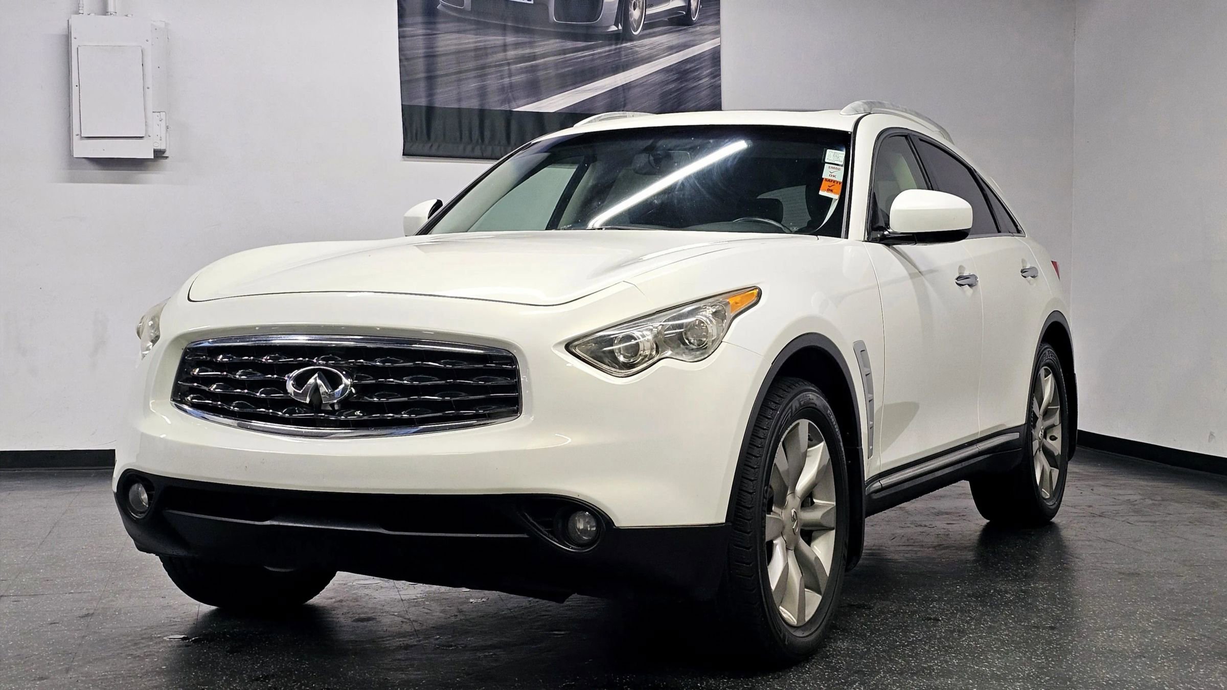 Used 2010 INFINITI FX35 AWD w/ Premium Pkg image 3