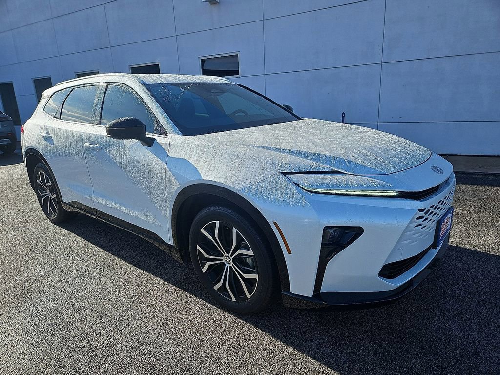 Used 2025 Toyota Crown Signia XLE image 10