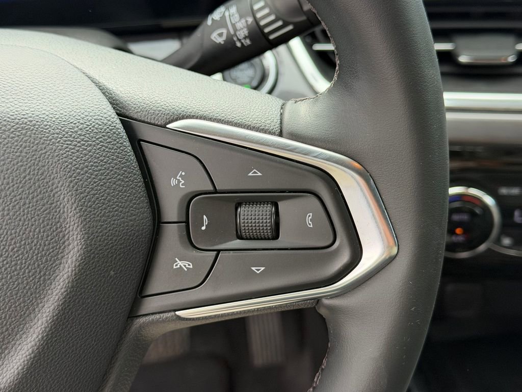Used 2024 Chevrolet Trax ACTIV w/ Sunroof Package FWD image 26