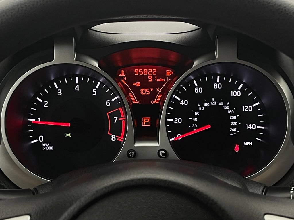 Used 2015 Nissan Juke S FWD image 19