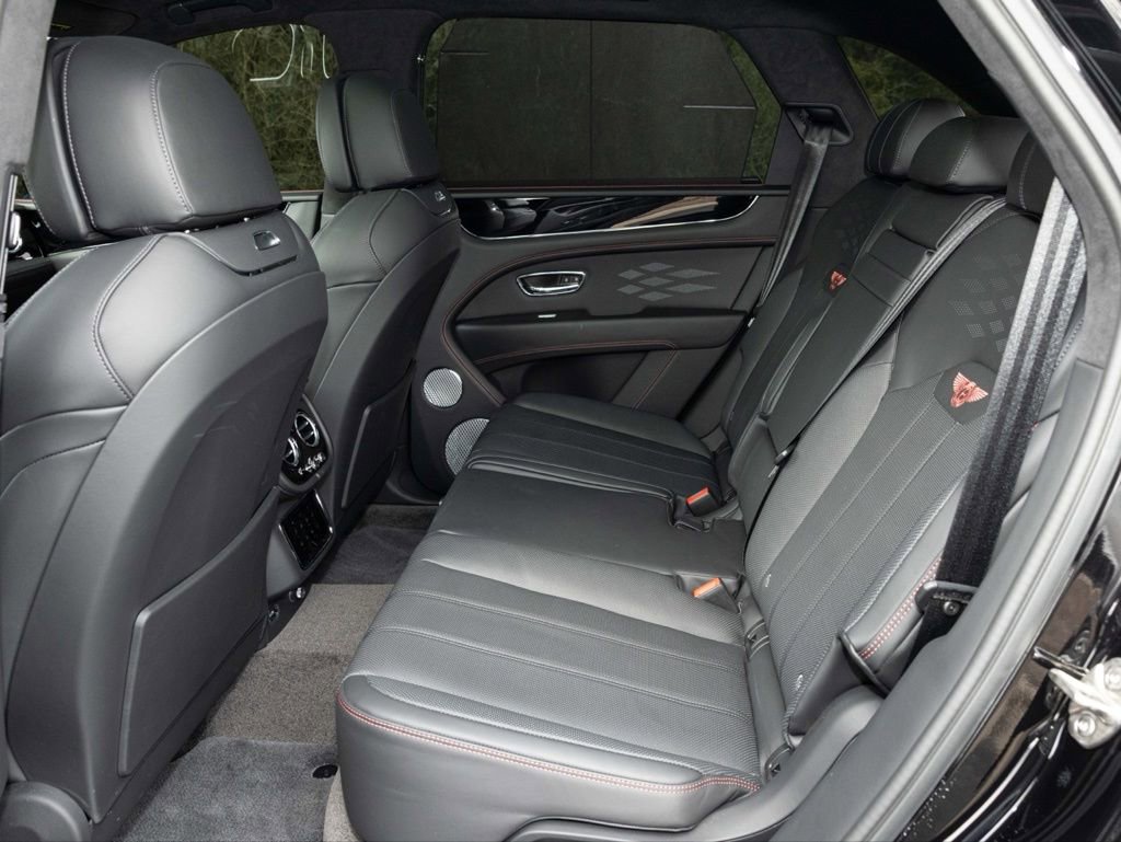 Used 2025 Bentley Bentayga V8 image 59