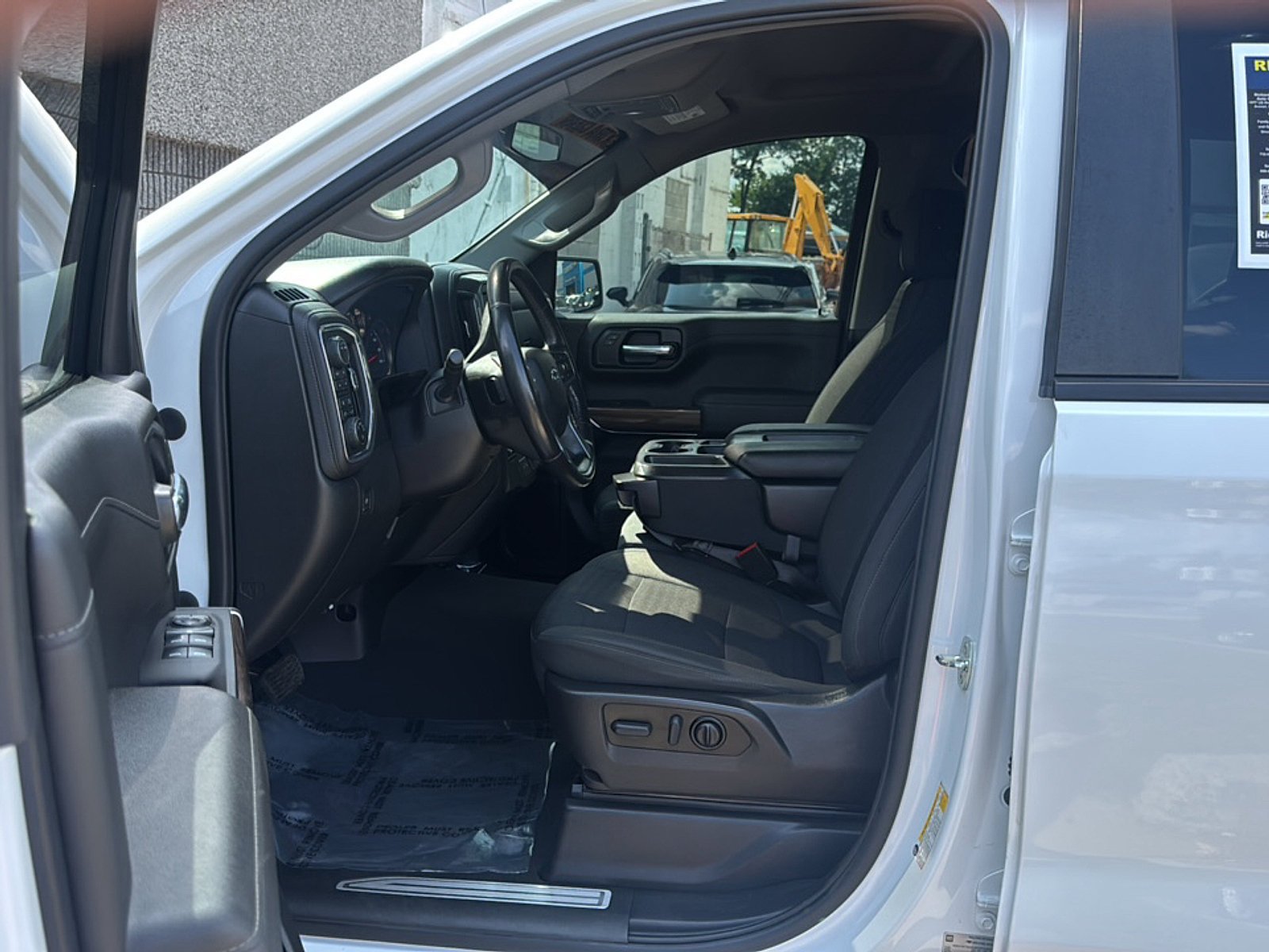 Used 2021 Chevrolet Silverado 1500 RST w/ Bed Protection Package AWD/4WD image 12