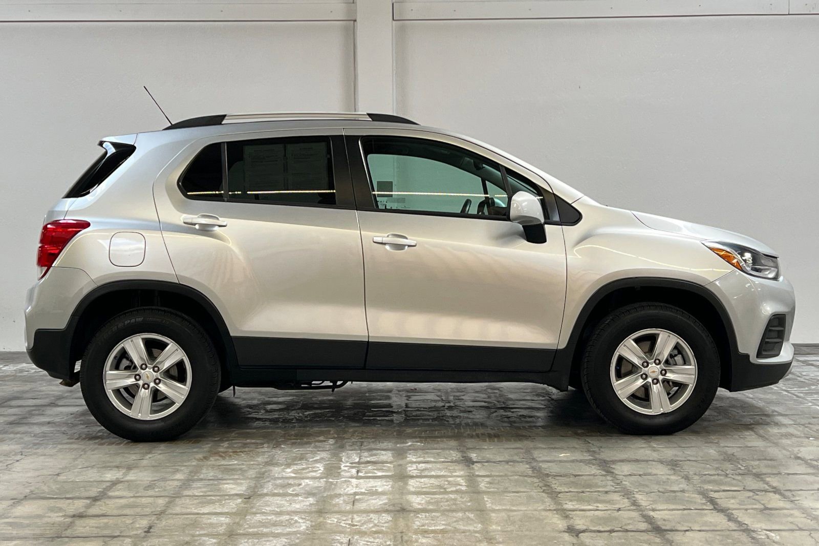 Used 2021 Chevrolet Trax LT AWD/4WD image 3