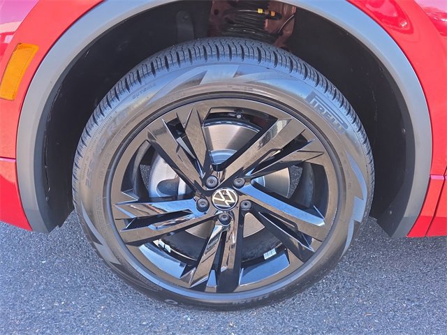 Used 2024 Volkswagen Tiguan SE R-Line w/ MDO Package, Three-Row image 9