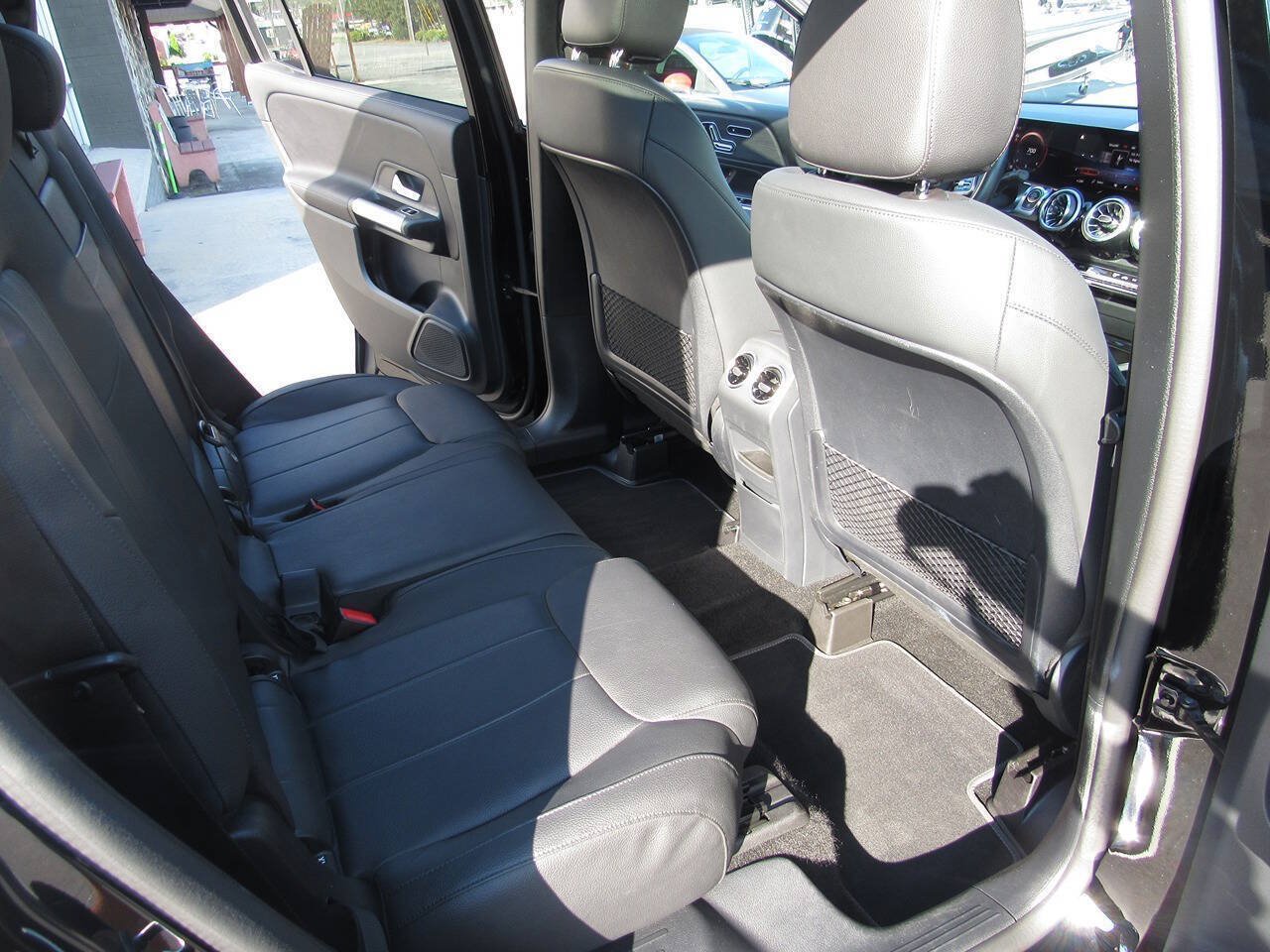 Used 2023 Mercedes-Benz GLB 250 4MATIC image 40