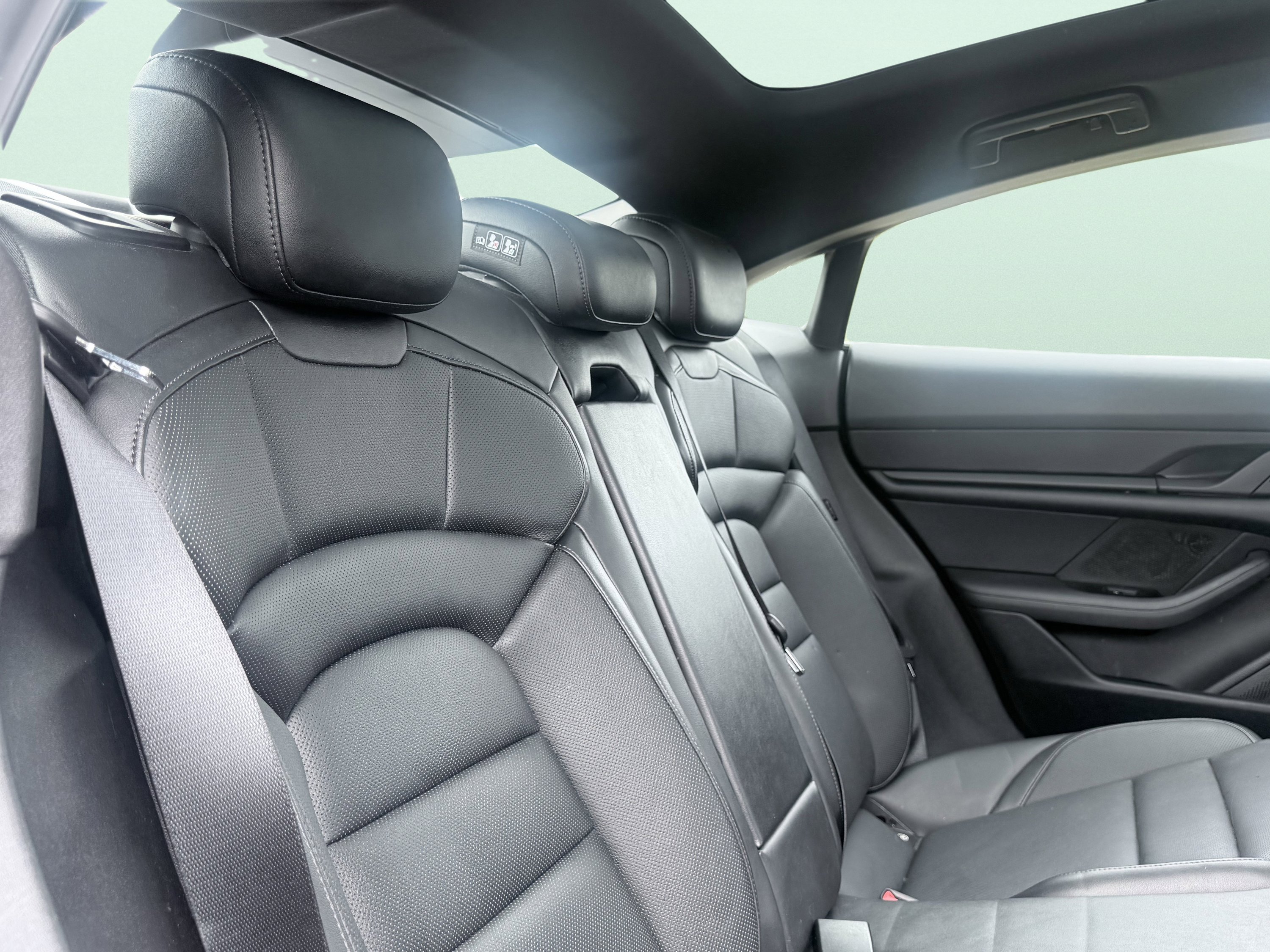 Used 2023 Porsche Taycan image 21