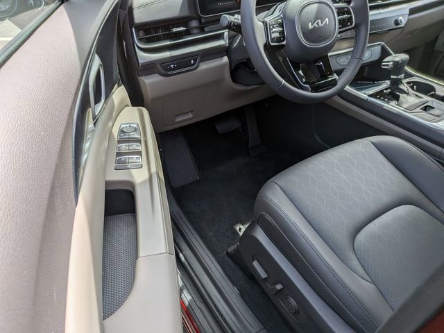 New 2026 Kia Carnival FWD image 12