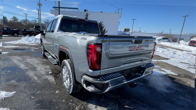 Used 2024 GMC Sierra 2500 SLT w/ SLT Premium Package image 8