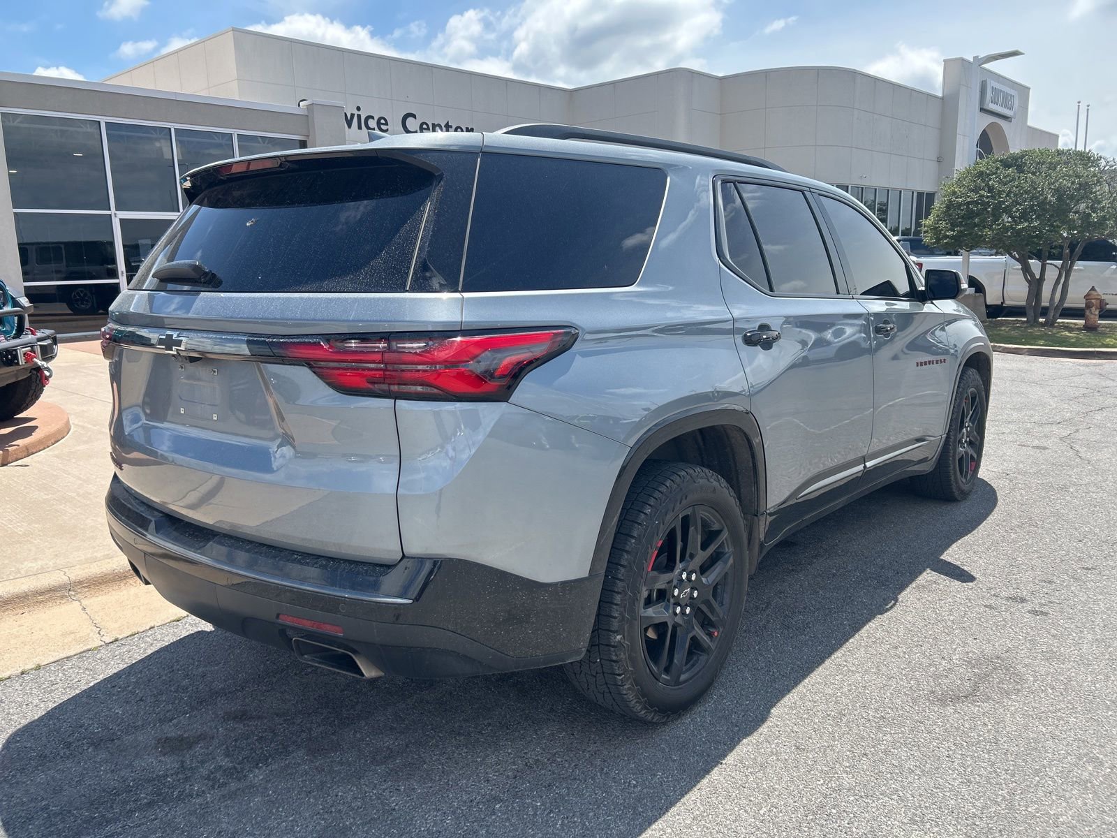 Used 2023 Chevrolet Traverse Premier w/ Redline Edition FWD image 5
