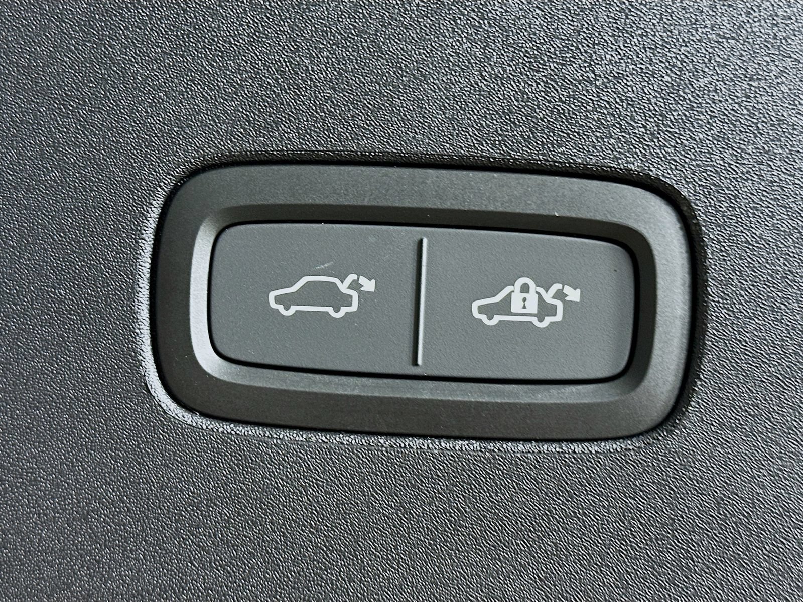 New 2026 Volvo EX90 Plus AWD/4WD image 39