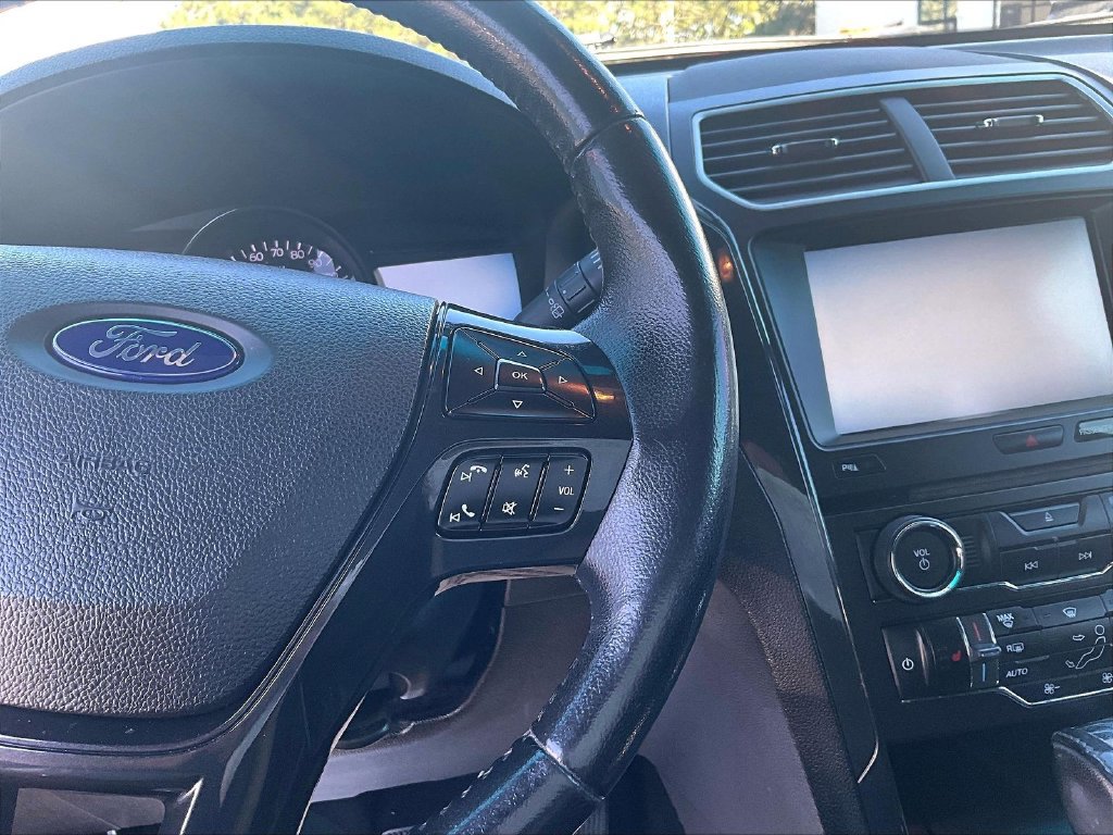 Used 2016 Ford Explorer XLT w/ Equipment Group 202A AWD/4WD image 20