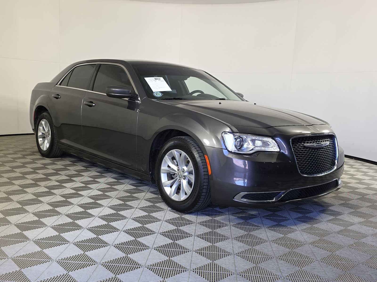 Used 2023 Chrysler 300 Touring image 1