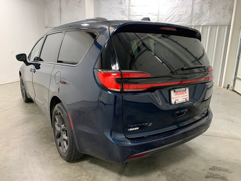 Used 2021 Chrysler Pacifica Touring-L w/ S Appearance Package AWD/4WD image 6