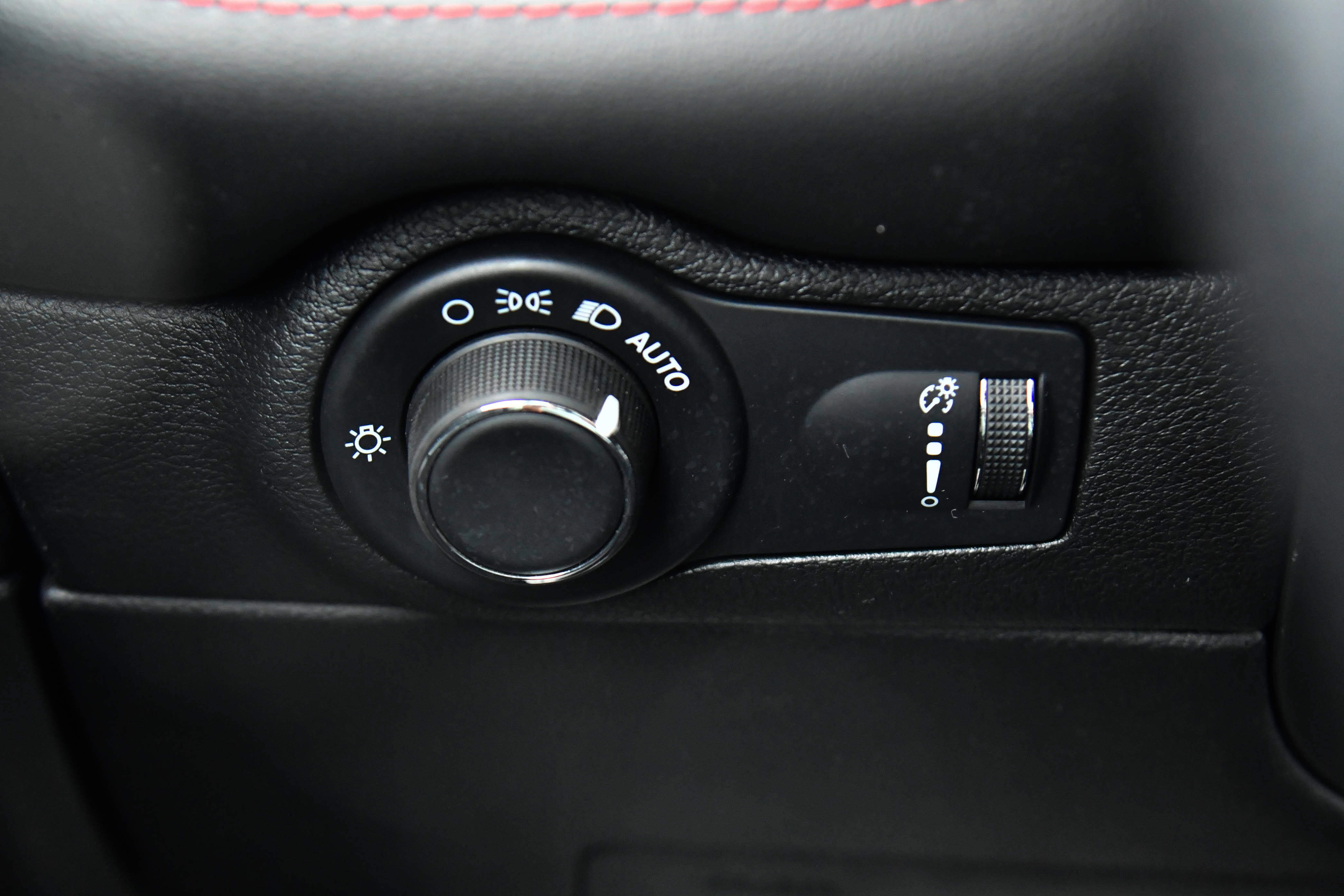 Used 2025 Dodge Durango GT AWD/4WD image 34