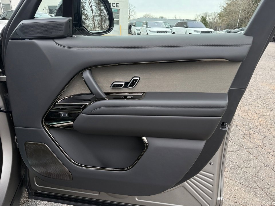 New 2026 Land Rover Range Rover SV AWD/4WD image 24