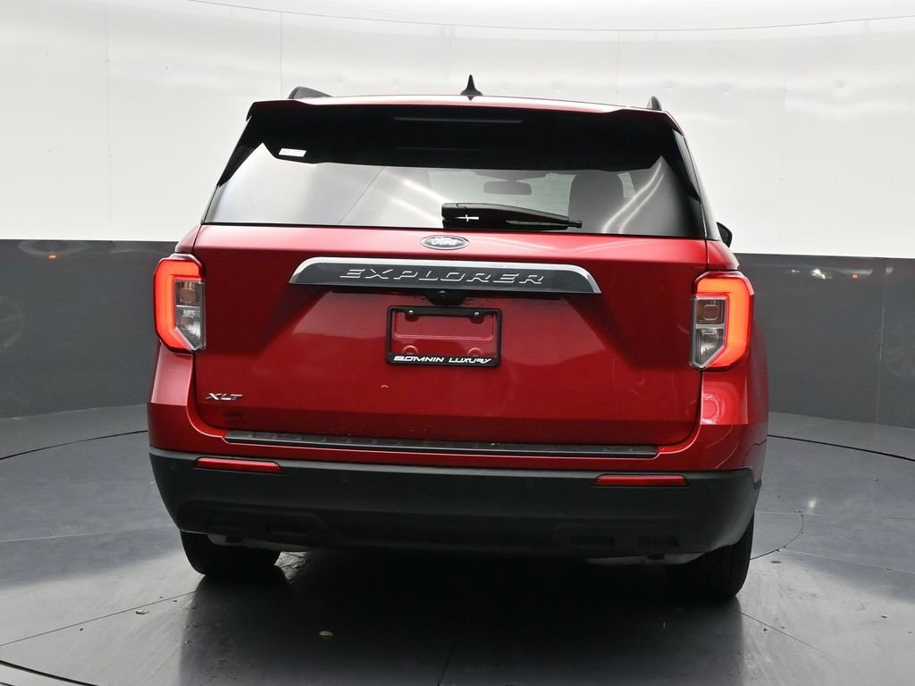 Used 2021 Ford Explorer XLT image 4