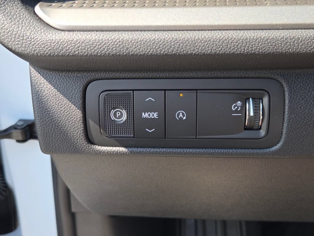 New 2027 Chevrolet Traverse LT w/ Sun and Wheel Package FWD image 24