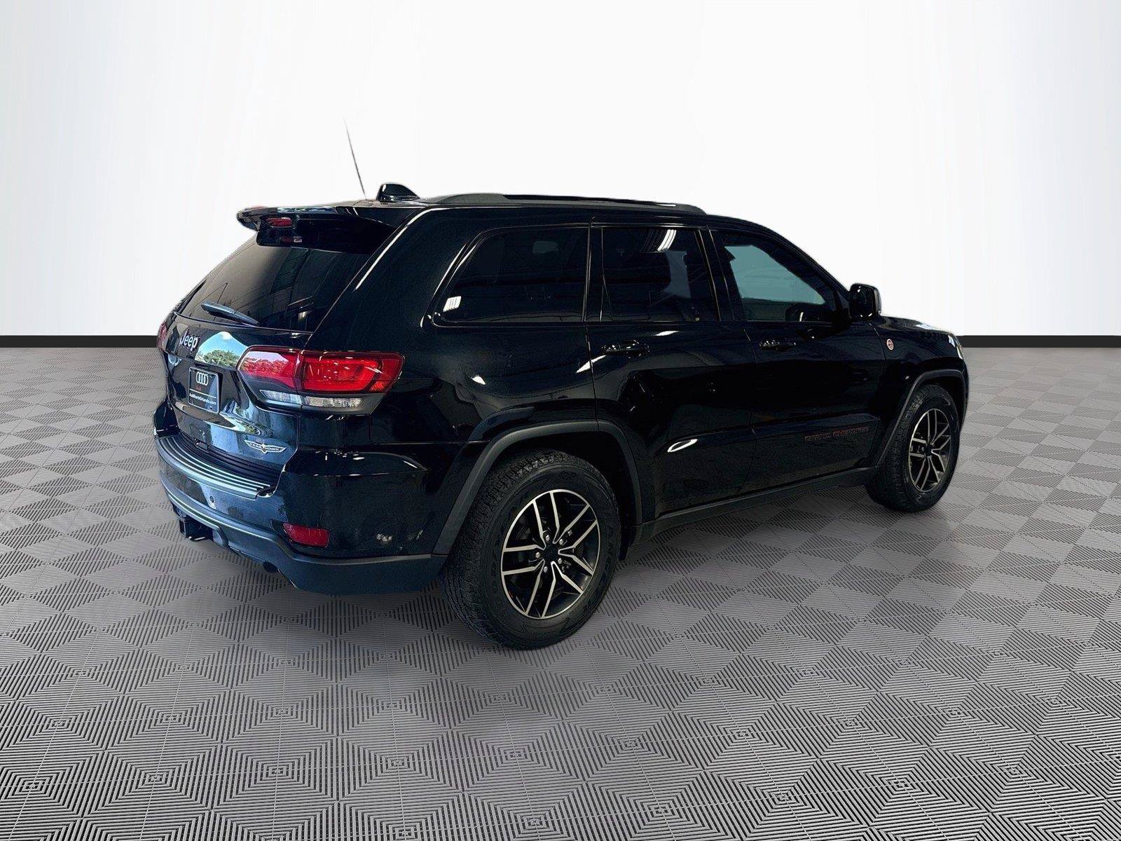 Used 2021 Jeep Grand Cherokee Trailhawk w/ Premium Lighting Group AWD/4WD image 7