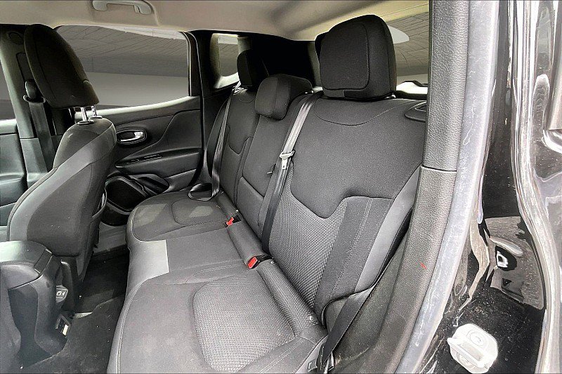 Used 2019 Jeep Renegade Altitude w/ Quick Order Package 2XM FWD image 21