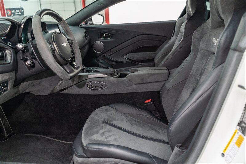 Used 2023 Aston Martin V8 Vantage Coupe RWD image 29