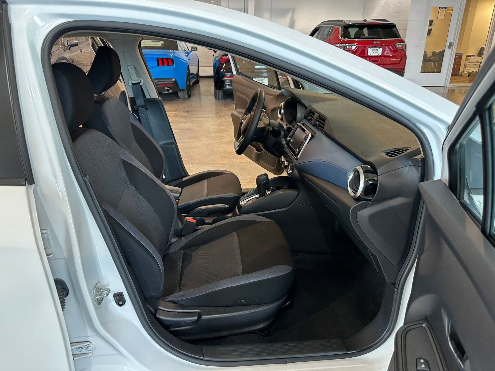 Used 2025 Nissan Versa SV image 35