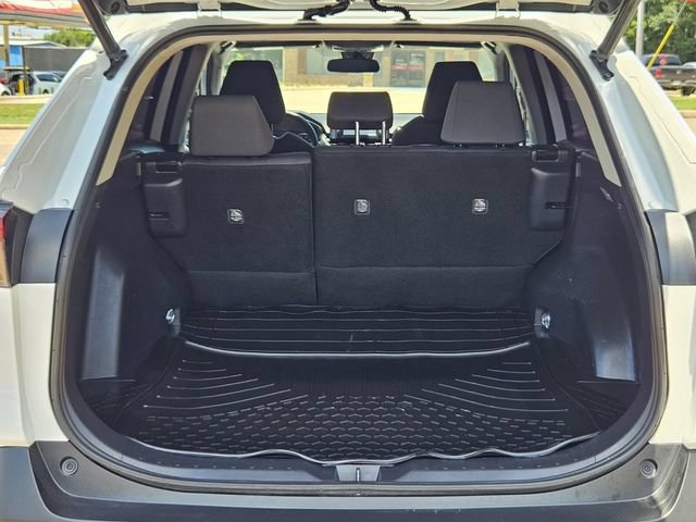 Used 2019 Toyota RAV4 XLE w/ Convenience Package FWD image 11