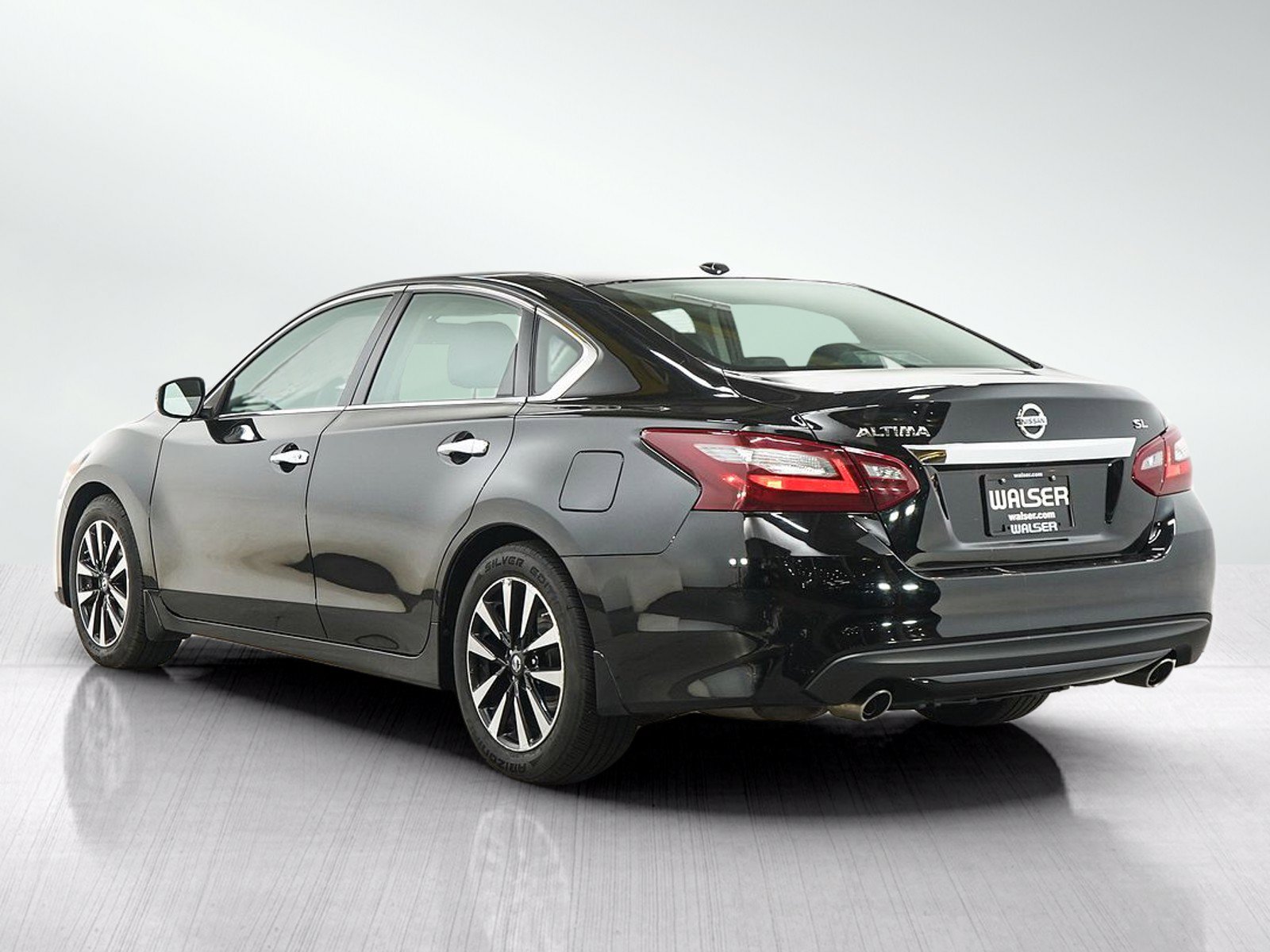 Used 2018 Nissan Altima 2.5 SL w/ 2.5 SL Technology Package FWD image 3