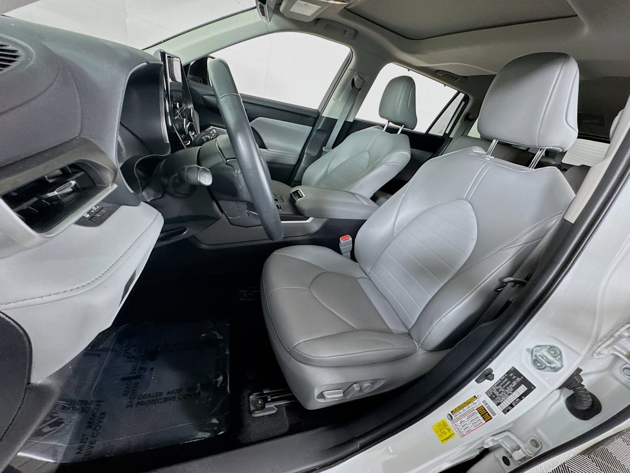 Used 2023 Toyota Highlander XLE AWD/4WD image 12