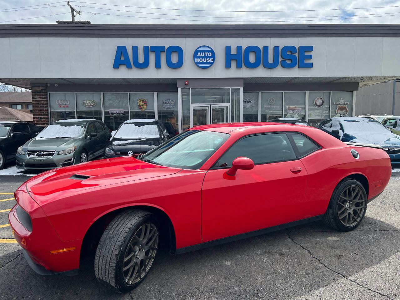 Used 2015 Dodge Challenger SXT image 1