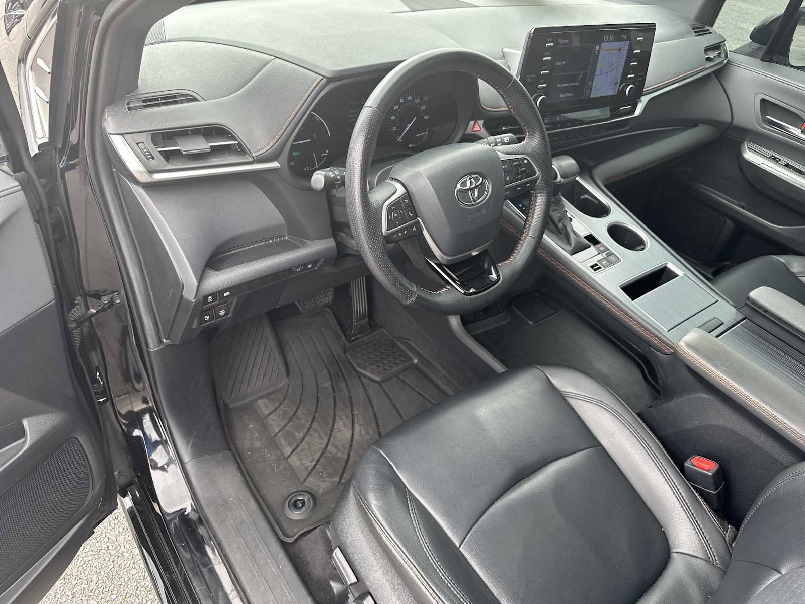 Used 2022 Toyota Sienna XSE FWD image 10