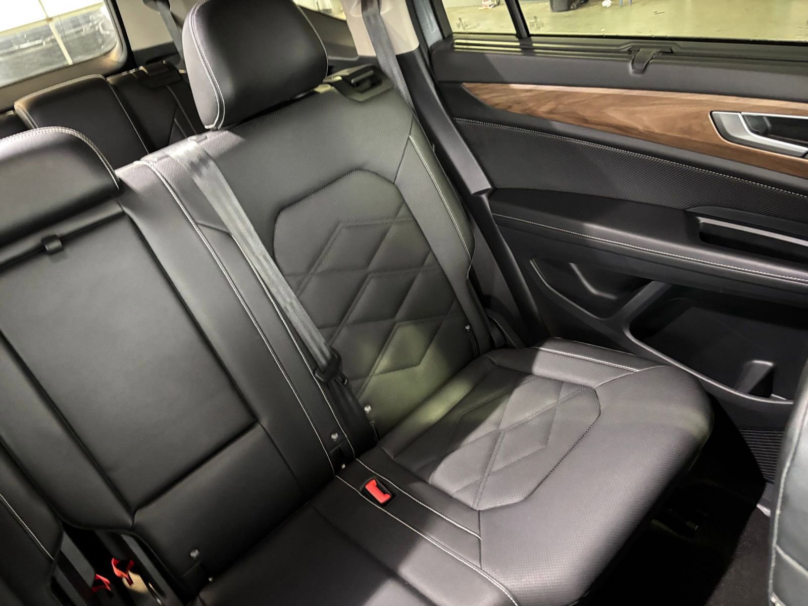 Used 2025 Volkswagen Atlas SE image 37