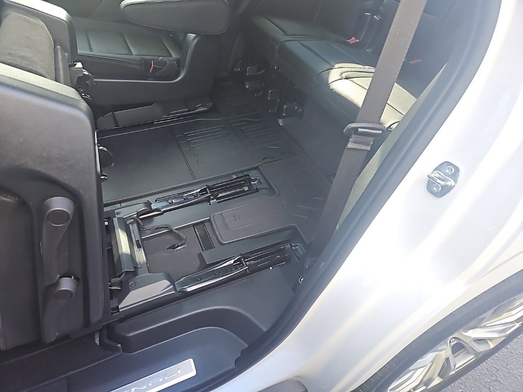 Used 2022 GMC Yukon Denali w/ Denali Premium Package image 27