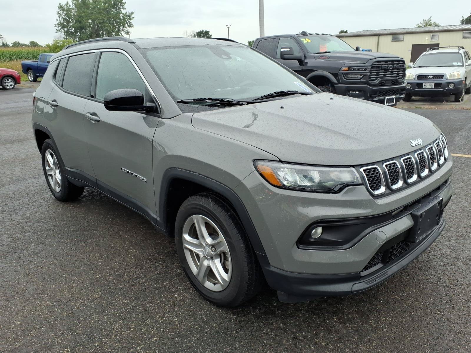Used 2024 Jeep Compass Latitude AWD/4WD image 3