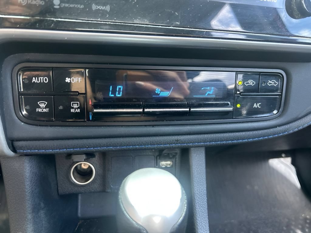 Used 2017 Toyota Corolla SE w/ SE Premium Package FWD image 25