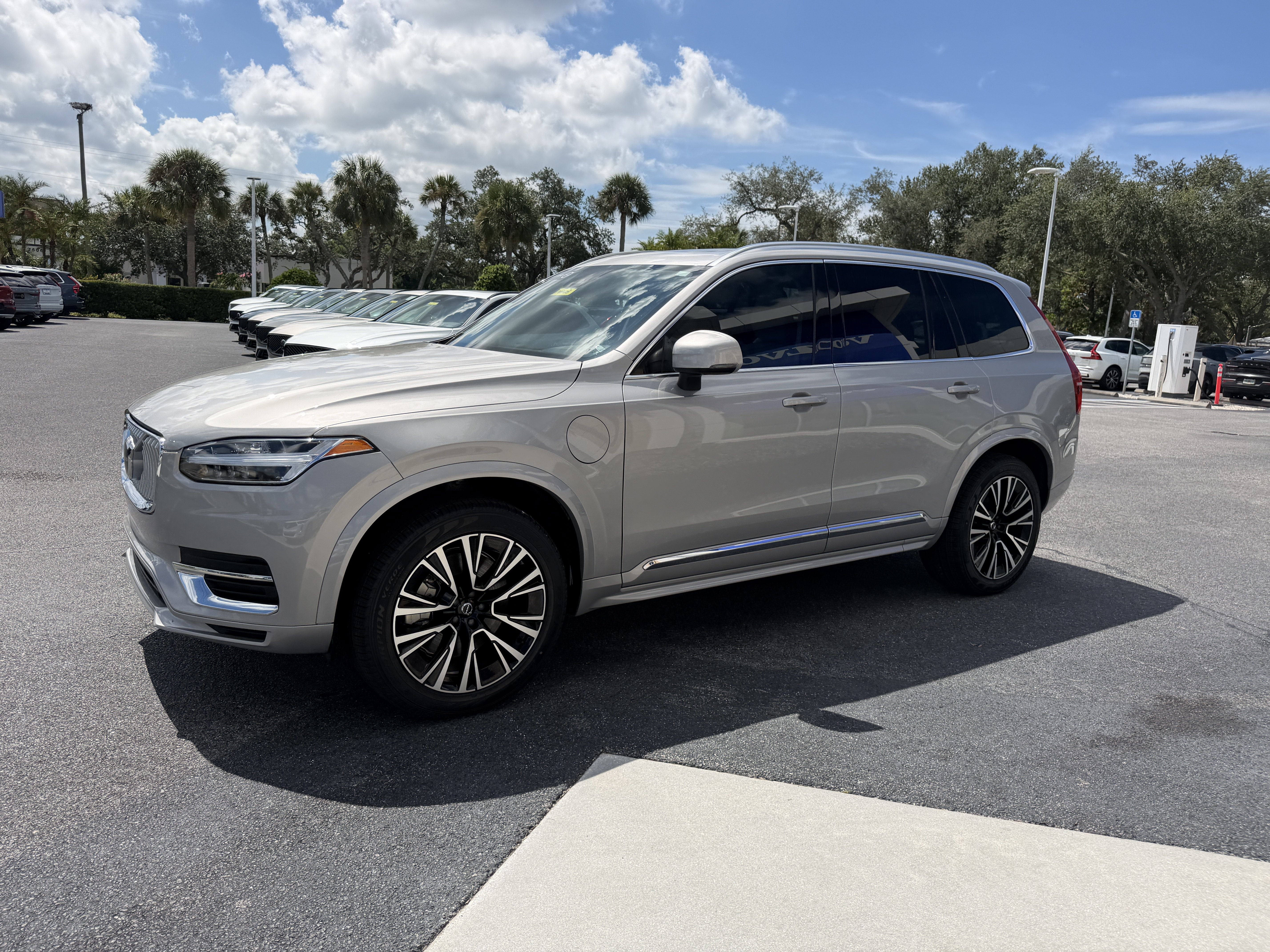 Certified 2025 Volvo XC90 T8 Core w/ Protection Package AWD/4WD image 7