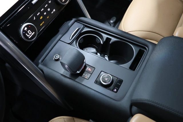 Used 2024 Land Rover Discovery Dynamic SE image 30