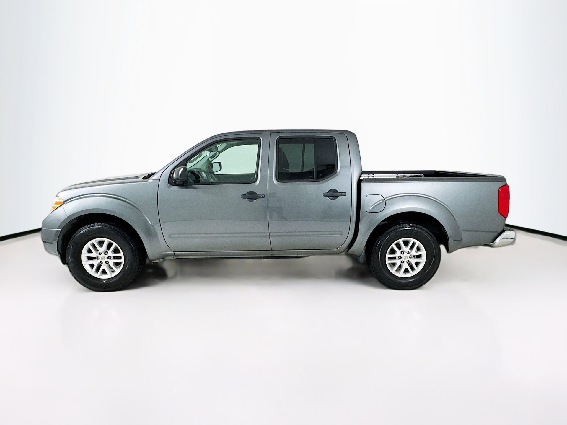 Used 2016 Nissan Frontier SV w/ SV Value Truck Package RWD image 5